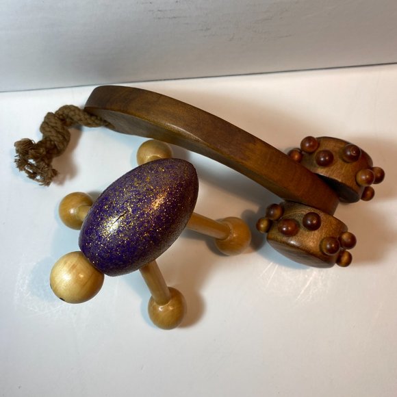 2 Wooden Massagers Back & Neck - Picture 2 of 3